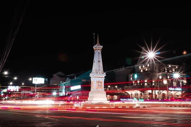 Night Walking Tour-Malioboro street food with guide at Yogyakarta - Titik Nol Kilometer: a quick landmark lesson with a date that sticks