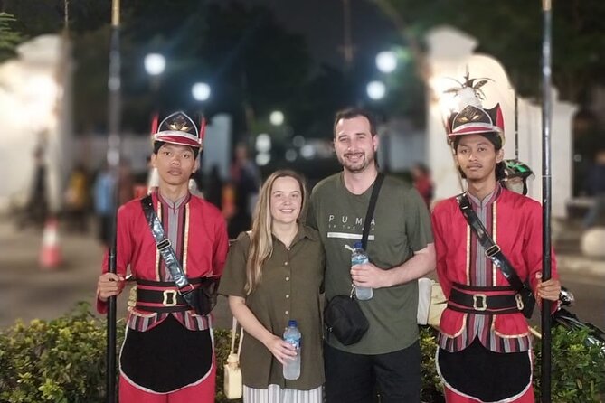Night Walking Tour-Malioboro street food with guide at Yogyakarta - Jalan Wijilan: nasi gudeg time and the joy of walking hungry