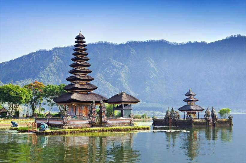 North Bali: Private Day Tour with Banyumala Waterfall - Stop 2: Ulun Danu Bratan Temple, misty lake views with a short guided visit