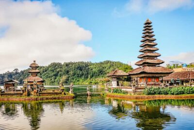 North Bali: Sunrise Tour with Dolphins, Waterfalls & Temples