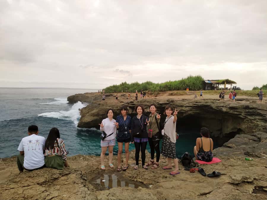 Nusa Lembongan & Nusa Ceningan Island Tour - Lunch on the island: the part that helps the day feel human