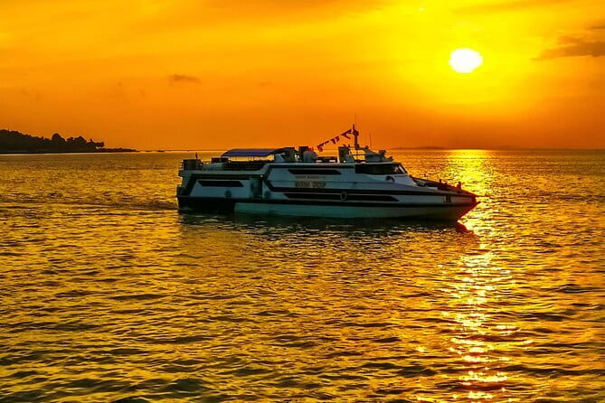 One-way Ticket Fast Boat from Sanur Bali or Nusa Lembongan - Beach landing reality: pontoon at Mushroom Bay and soft sand exits