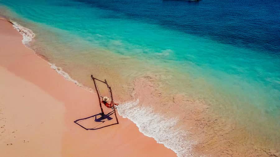 Pink Beach and Southeast Gili Islands Full Day Private Tour - Pulau Pasir (Sand Island) Swimming: Clear Water and a Mid-Sea Break