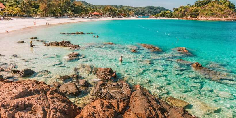 Pink Beach and Southeast Gili Islands Full Day Private Tour - Gili Petelu Snorkeling: Gear Included, Amenities Not
