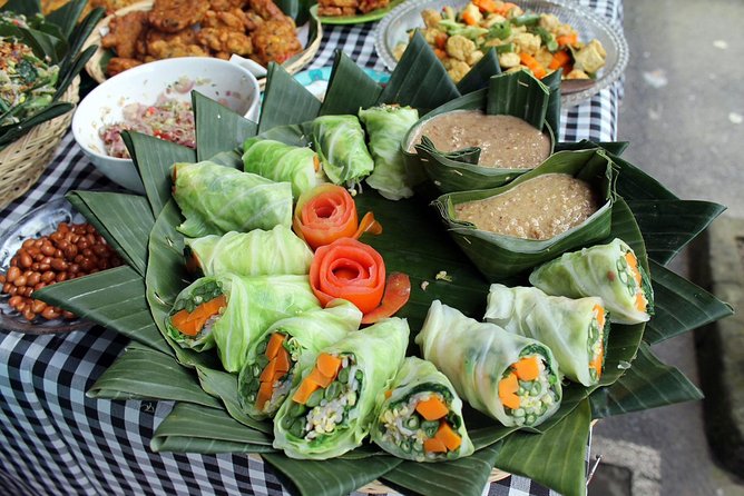 PRIVATE Authentic Balinese Cooking Class in Ubud at Putu's Home - What the cooking lesson looks like, hands-on from start to finish
