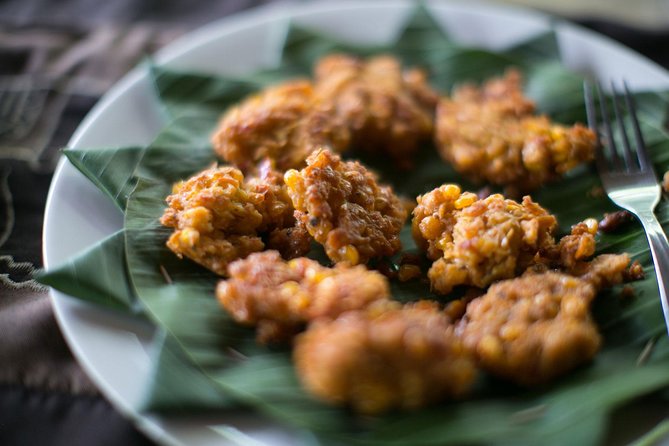 PRIVATE Balinese Cooking Class in Ubud with Dewa with Transfers - Lunch or dinner on the family table: what you eat and how it feels