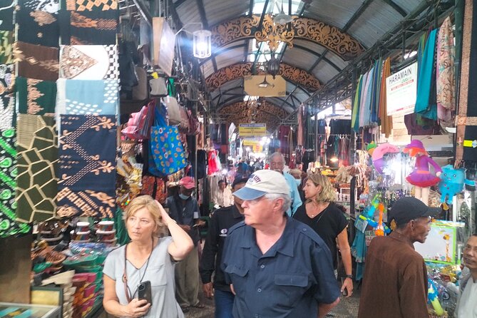 Private Day Tour Surabaya Historiculture - Stop 4: Pabean Market, Surabaya’s fish market reality check