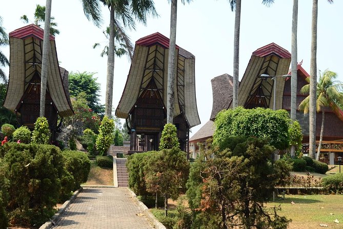 Private FullDay Jakarta Wonderfull Tour with Lunch & Souvenir - Stop 1: TMII, Mini Indonesia in One Hour