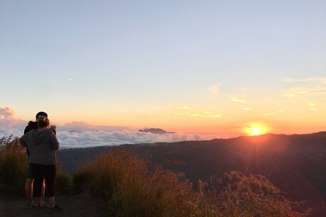 Private Mount Batur Sunset Trekking - All inclusive tour - At the summit: banana and eggs cooked in volcanic steam
