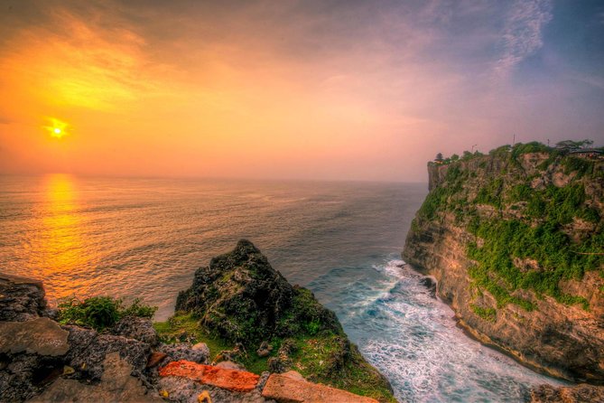 Private Tour: Full-Day Tanah Lot and Uluwatu Temples with Kecak Fire Dance Show - Stop 2: Tanah Lot Temple, the ocean shrine, and tide timing