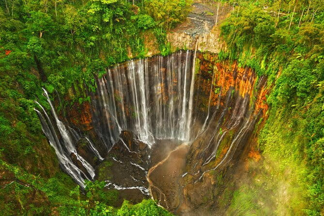 Private Tour in Tumpak Sewu Waterfalls from Malang or Surabaya - Telaga Biru pool: a calmer contrast stop