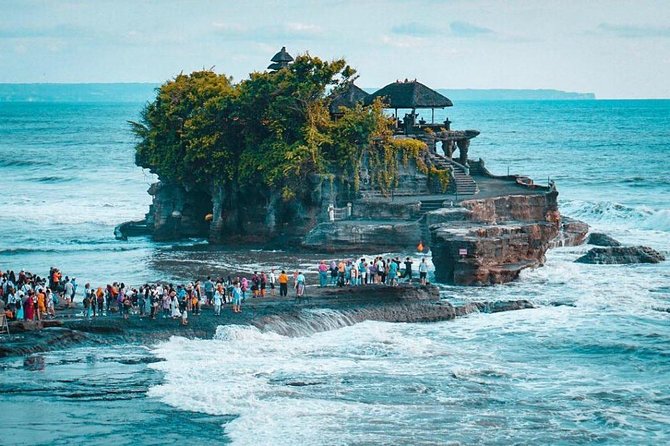 Private Tour: Ubud and Tanah Lot Day Tour - Sacred Monkey Forest Sanctuary: What to Expect in the Jungle
