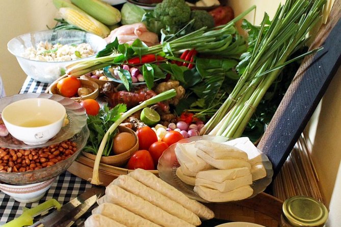 PRIVATE Ubud Market Tour & Balinese Cooking Class with Putu - Cooking in a family compound: how the class actually plays out
