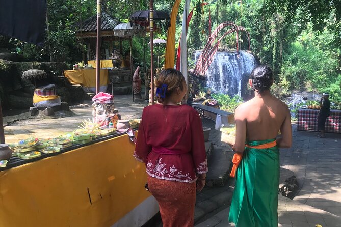 Purification Holy Bath at Beji Gria Waterfall - The holy bath ceremony steps, from priest blessing to final holy water