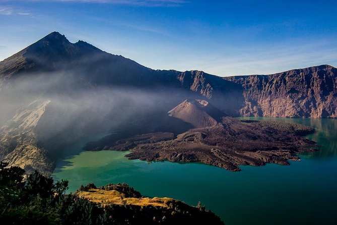 Rinjani Trekking 2D1N Senaru Crater rim - Senaru Crater Rim: the pay-off view for Lake and Baby Volcano