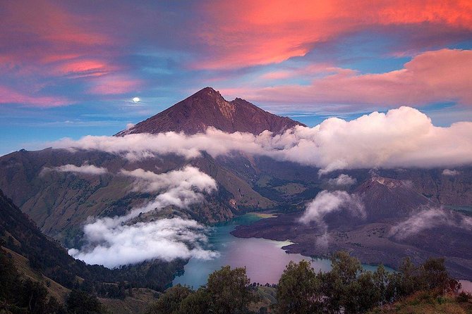 Rinjani Trekking 2D1N Senaru Crater rim - Trekking day reality: full-board meals, steady pacing, and camp setup