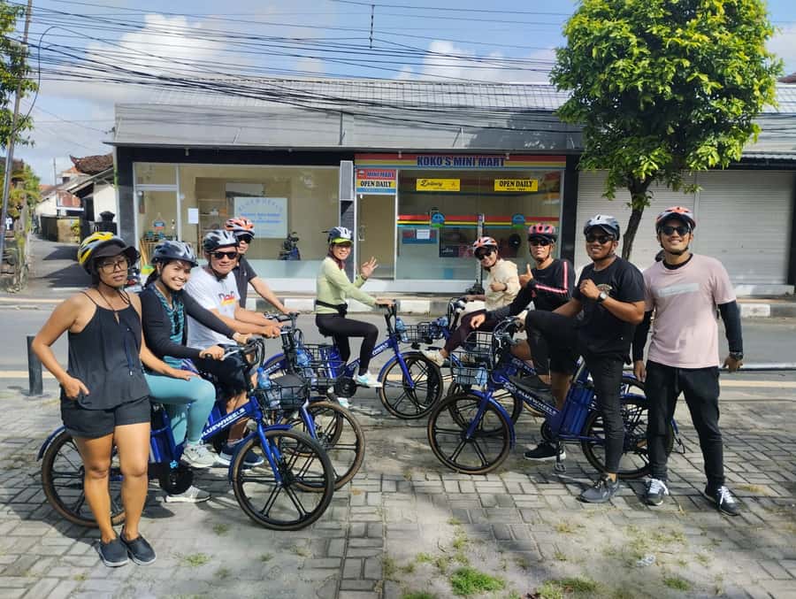 Sanur Village E-bike Tour: Family-Friendly Adventure - Market time in Sanur, tasting fruit and seeing how a neighborhood shops