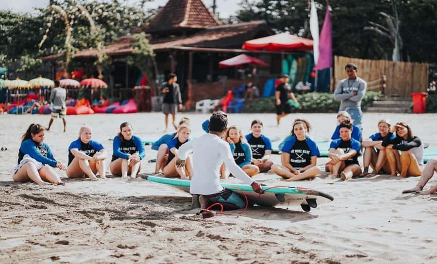 Seminyak: Surf Lesson for all Levels (Small Groups/Private) - Beginner plan, from paddling to your first turns
