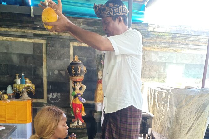 Spiritual Purification and Local Healer Visit Tour (ALL INCLUDED) - A pass-by of Bali wood carving village: learn the craft logic