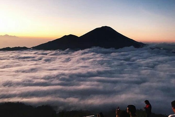 Sunrise mount batur trecking all inclusive - Sunrise Views Toward Lombok: The Moment You’re Paying For