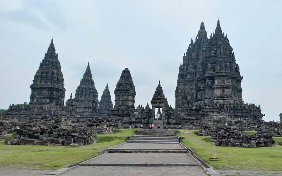 Sunset at Prambanan & Including Ticket Ramayana Ballet Show - Prambanan Temple in the afternoon: make the most of a 3-hour guided walk