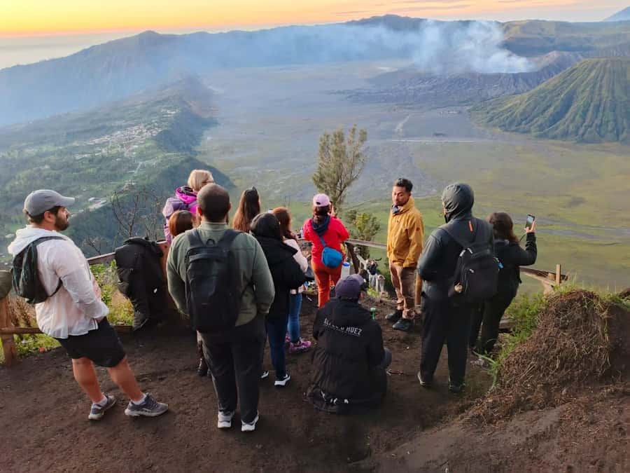 Surabaya or Malang: Mount Bromo Sunrise Share Guided Tour - Breakfast after the hike: a calm reset before the long drive back
