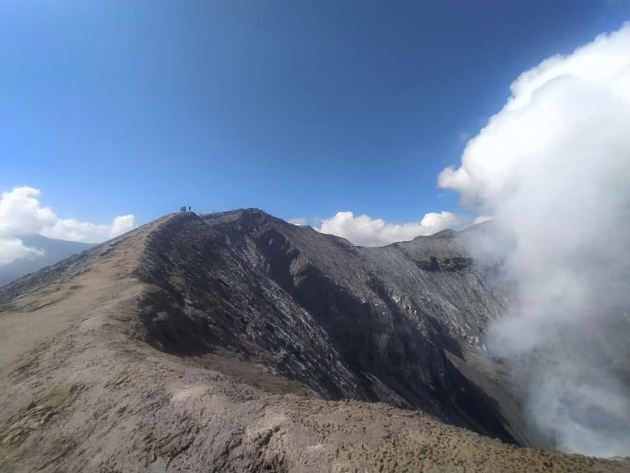 Surabaya or Malang: Mount Bromo Sunrise Share Guided Tour - Guides and service level: what the best days feel like