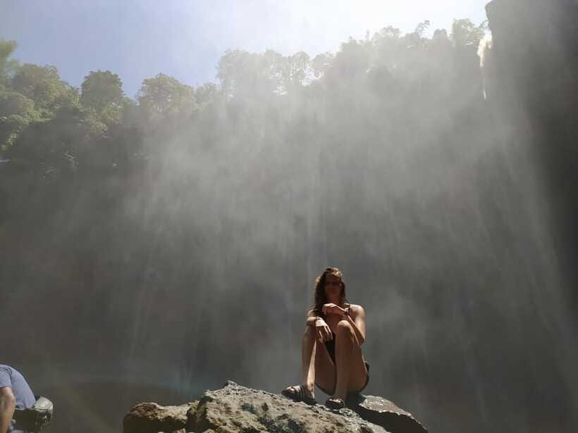 Surabaya or Malang: Tumpak Sewu Waterfall Share Guided Tour - Bottom and cave waterfall sites: where the day turns into real water play
