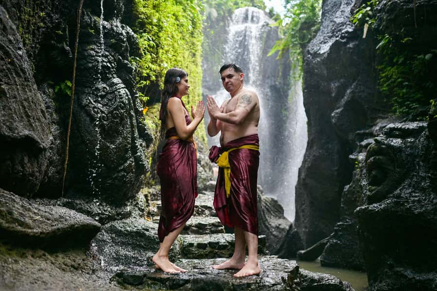 Taman Beji Griya Waterfall: Holy Bathing/Soul Retreat Ritual - Crowd Reality and Best Timing: Make the Ceremony Feel Personal