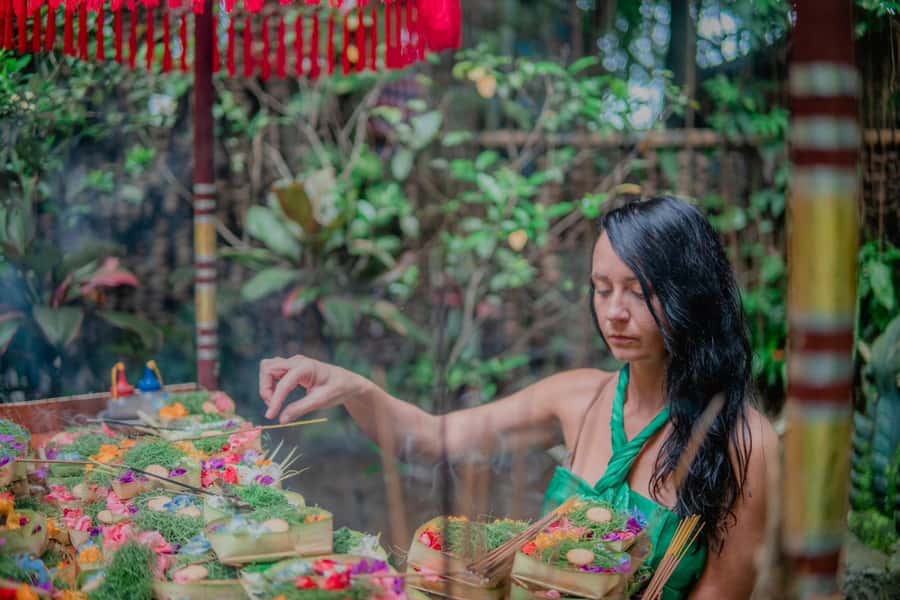 Taman Beji Griya Waterfall: Holy Bathing/Soul Retreat Ritual - The Melukat Cleansing Ritual: What Happens When You Meet the Spiritual Guide