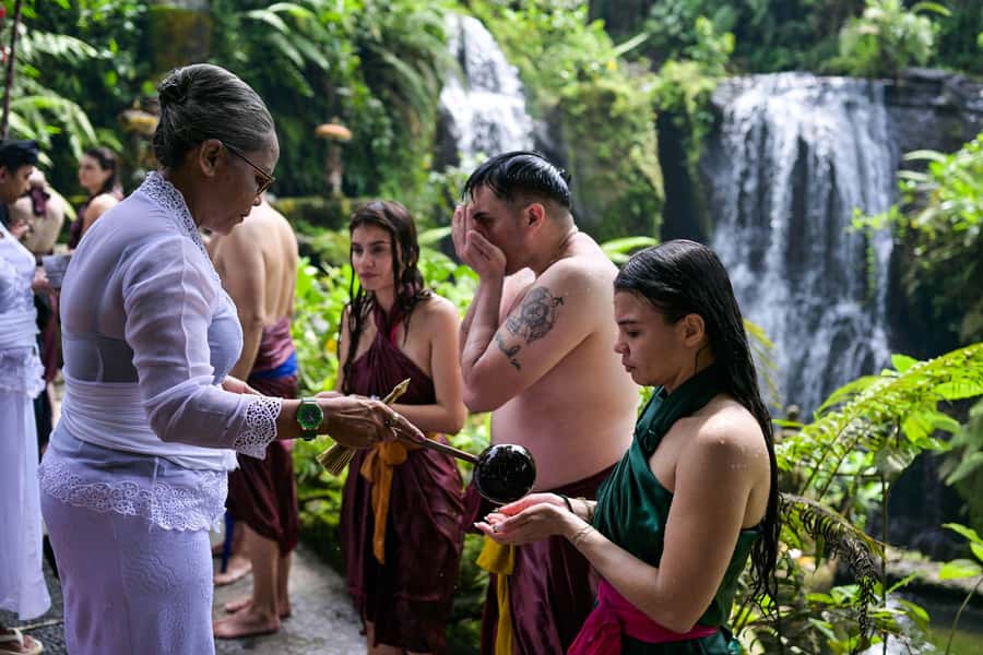 Taman Beji Griya Waterfall: Holy Bathing/Soul Retreat Ritual - Water Rules and Respect: Flash Photography, Noise, and How to Dress