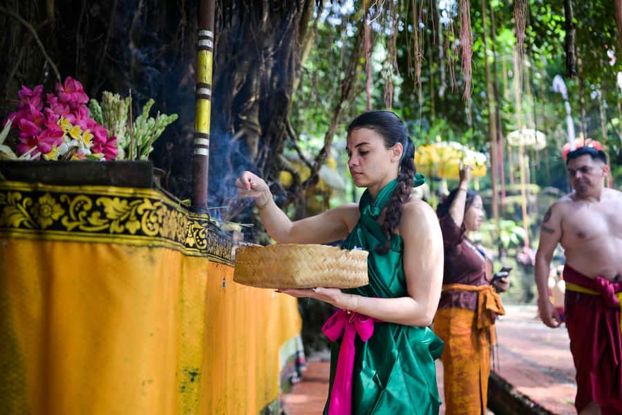 Taman Beji Griya Waterfall: Holy Bathing/Soul Retreat Ritual - Getting There: Shared Transfers, WhatsApp Timing, and Real Pickup Areas