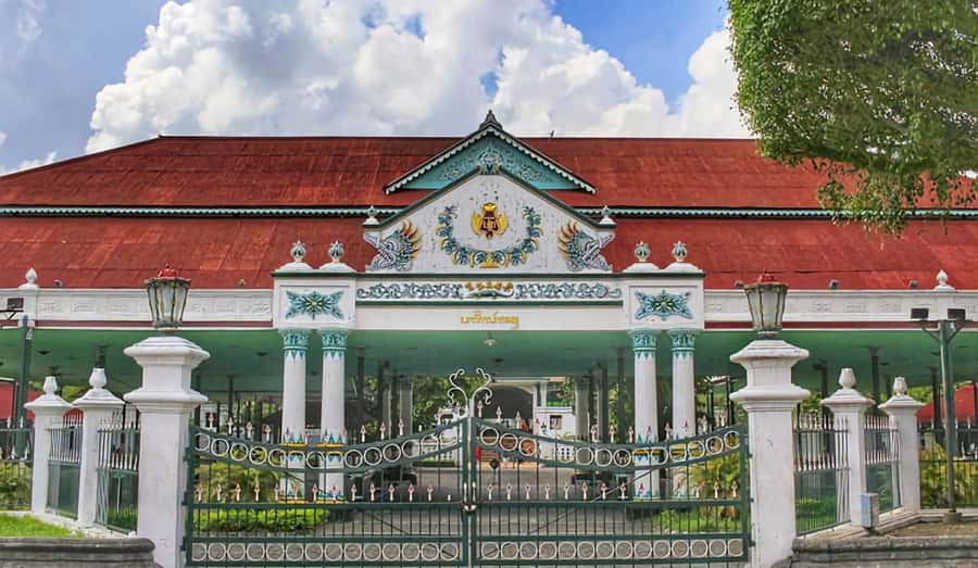 Taman sari water castle, sultan palace & local food tasting - A smart Yogyakarta route: Alun Alun to the Royal Palace side