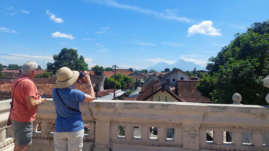 Taman sari water castle, sultan palace & local food tasting - Timing and pace: what a 4-hour walking tour feels like