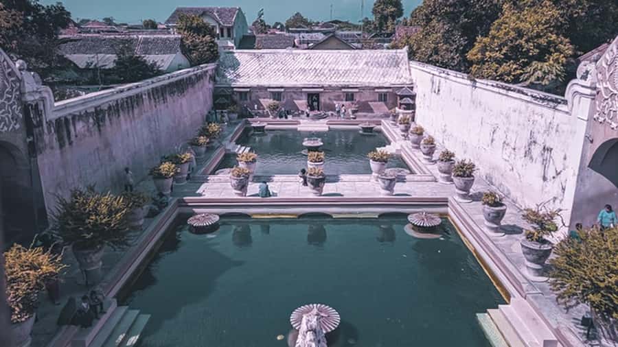Taman sari water castle, sultan palace & local food tasting - Entering Kraton Yogyakarta: why the guide really changes the visit