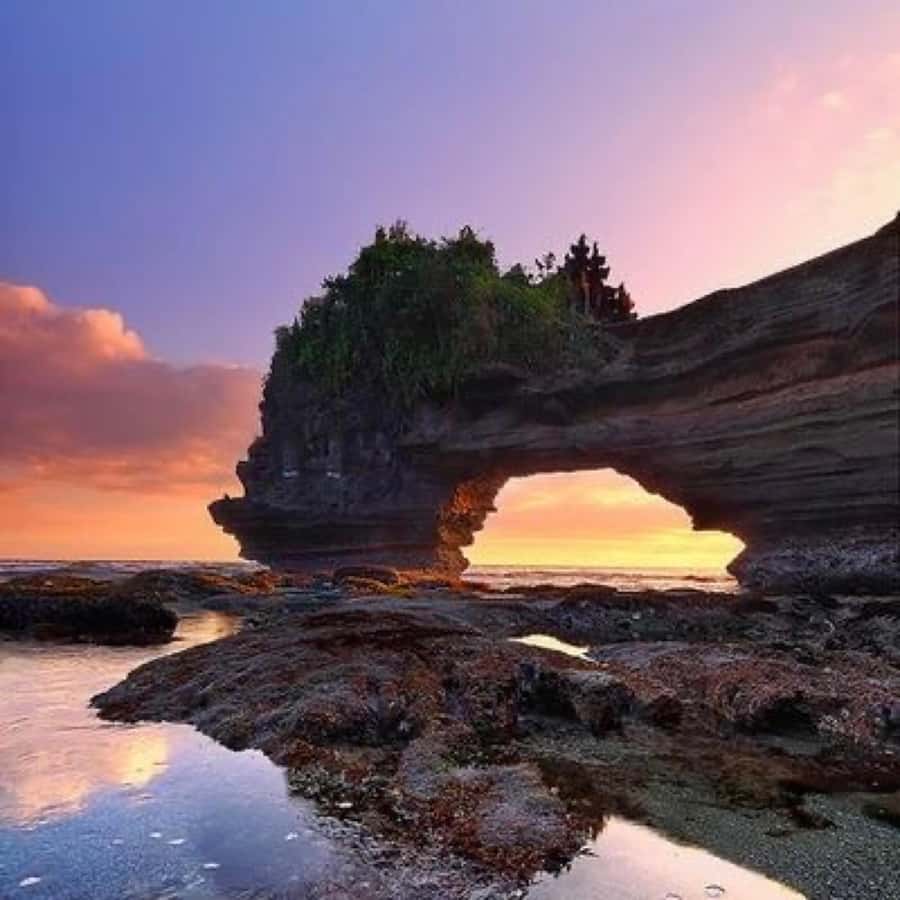 Tanah Lot-Nung Nung Waterfall-Jatiluwih and Bedugul - Bedugul and Danau Beratan: the lakeside temple and mountain-cool pauses