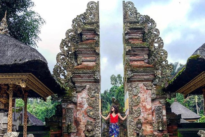 Tanah Lot Temple, Waterfall & Ubud Tour (Private & All-Inclusive) - The lunch break plus passing sights you might actually notice