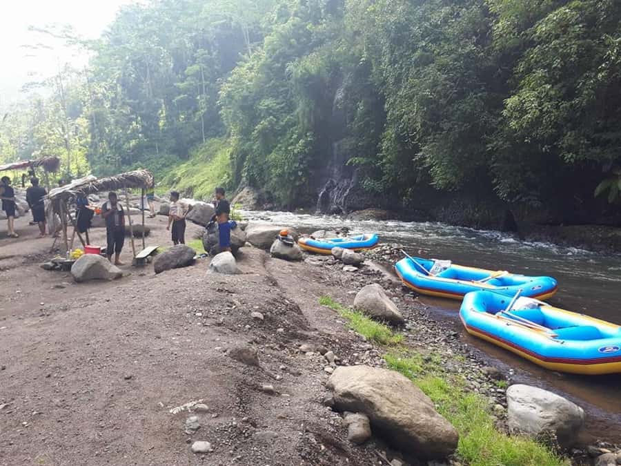 Telaga Waja River: Rafting Expedition with Lunch - Lunch and showers after rafting, why this matters more than you think