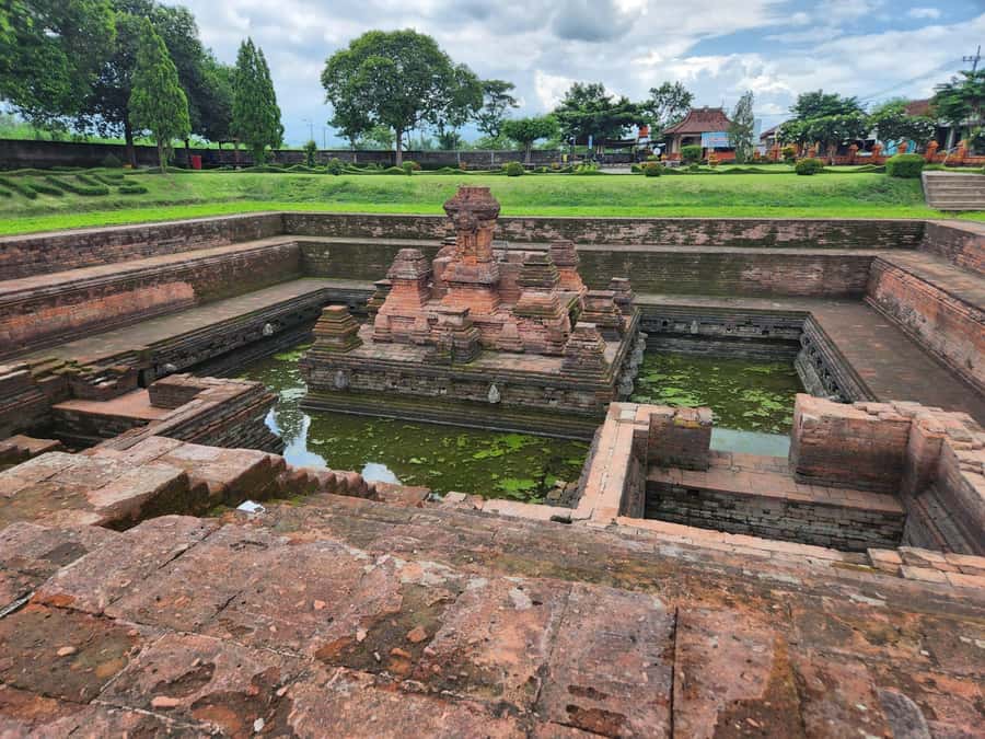 Trowulan Tour Ruin of Majapahit Kingdom - Quick hits on this Trowulan Majapahit ruins day