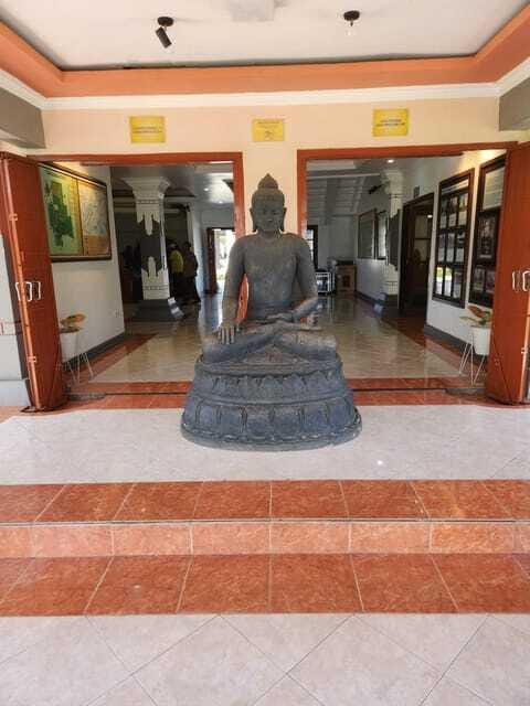 Trowulan Tour Ruin of Majapahit Kingdom - Candi Bajangratu: Parwati carvings you can appreciate without being an expert