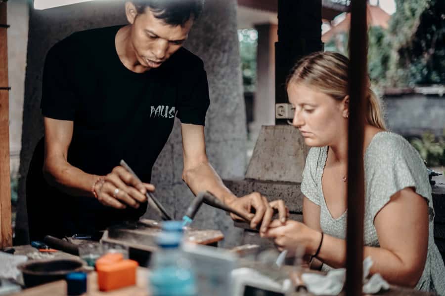 Ubud: 2-Hour Make Your Own Silver Jewellery Class - Entering the Krisna Yuna Gallery in Ubud (and why location helps)