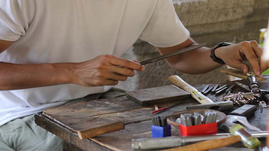 Ubud: 2-Hour Make Your Own Silver Jewellery Class - Choosing your silver amount and picking a design that fits 2 hours