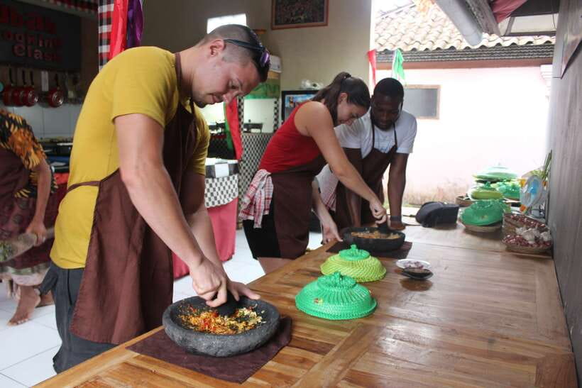 Ubud: Balinese Cooking Class and Market Tour - Morning Option: Traditional Market Tastes and Rice-Paddy Context