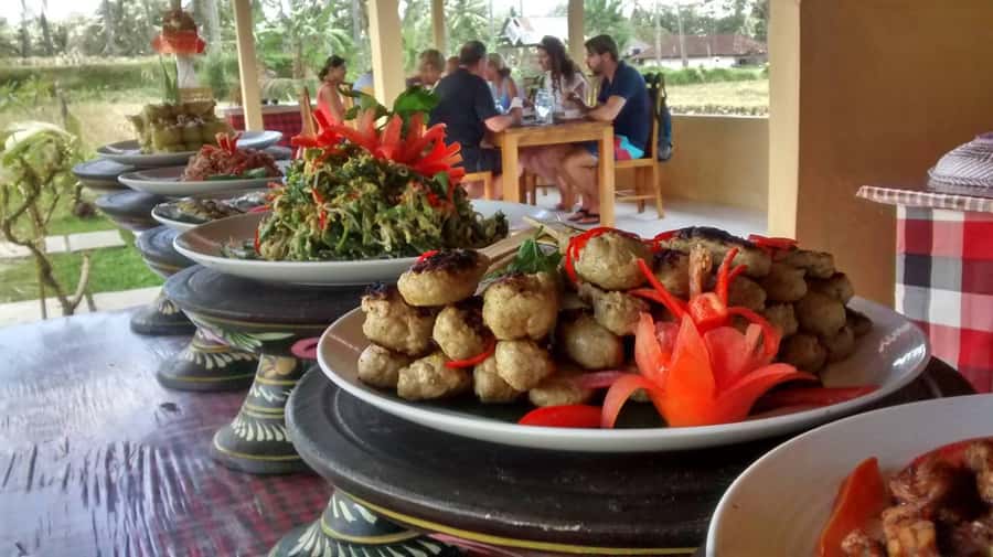 Ubud Cooking : All Inclusive Cooking Class - Cooking in the open kitchen, with rice fields in the background