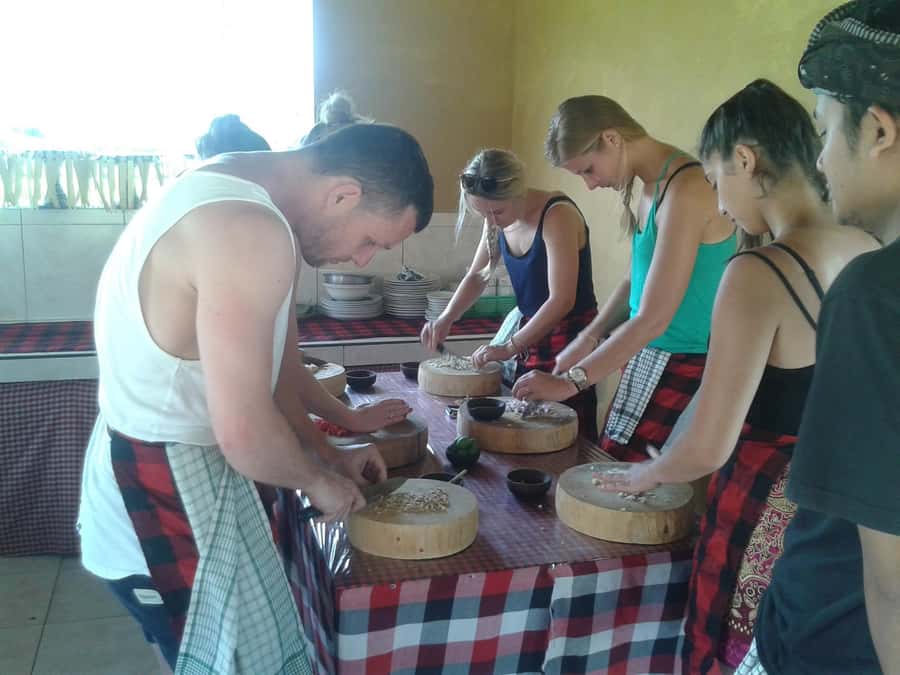 Ubud Cooking : All Inclusive Cooking Class - How pickup works in Ubud, and what you do in the first stop