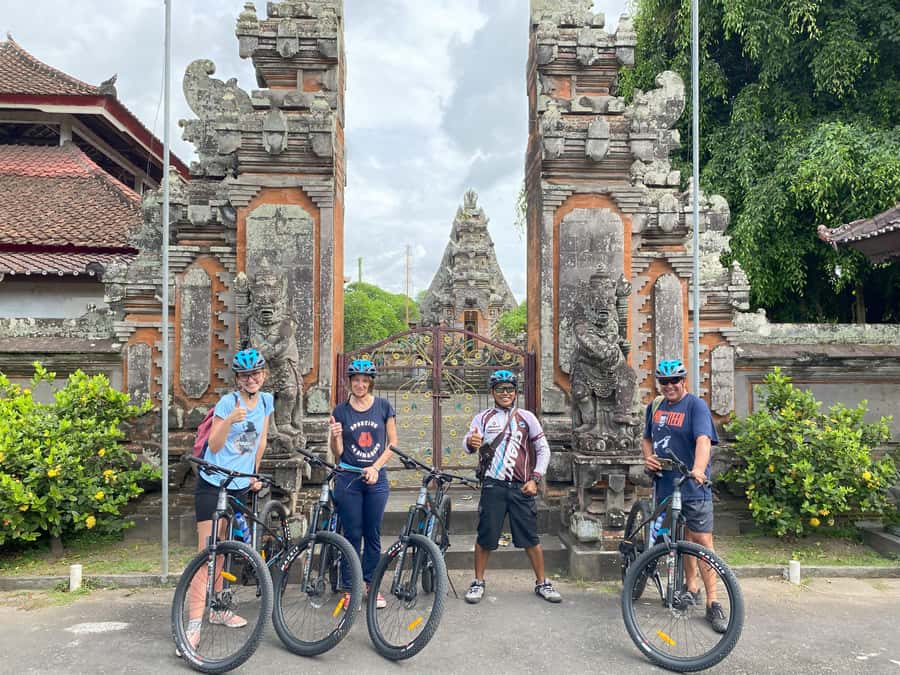 Ubud: Downhill Bike Tour Rice Fields, Volcano and Pool - Coffee plantations: a common add-on before the bike starts