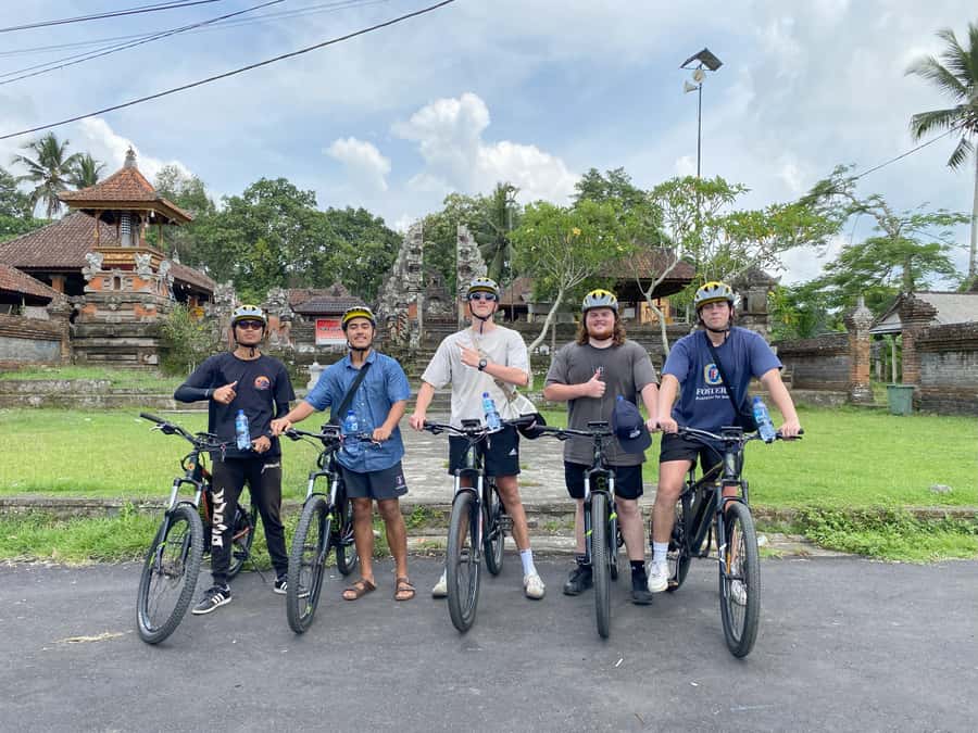 Ubud: Downhill Bike Tour with Rice Fields, Volcano and Meal - From your hotel to Kintamani: the smooth start that makes the ride work