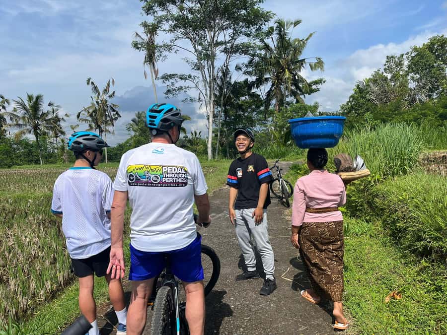 Ubud: Downhill Cycling with Volcano, Rice Terraces, and Meal - The Traditional Village Bike Segment: Homes, Temples, and Off-Road Turns