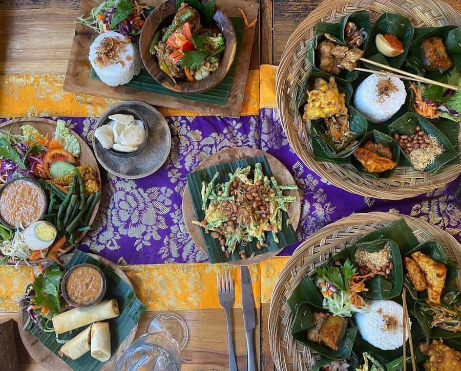 Ubud: Gianyar Night Market Food Tour with up to 17+ Tastings - Who this tour suits best, and who should skip it