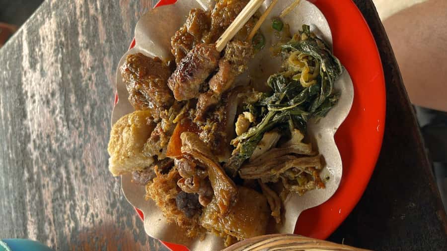 Ubud: Gianyar Night Market Food Tour with up to 17+ Tastings - A few practical notes before you go eat pig, fish, and sweets